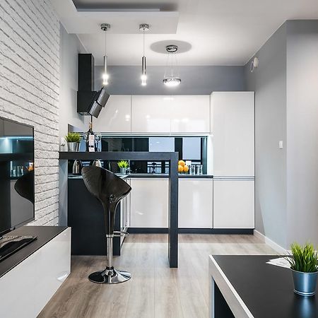 Ferienwohnung RentPlanet - Odra Tower Breslau Exterior foto