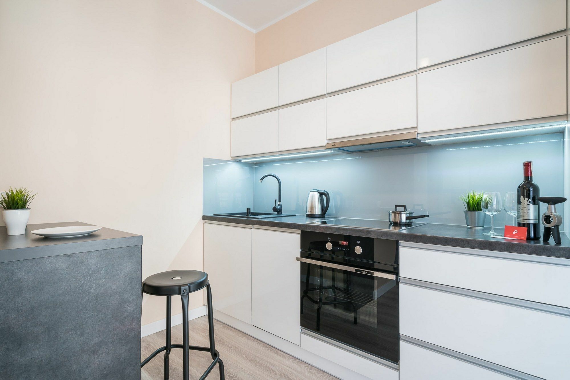 Ferienwohnung RentPlanet - Odra Tower Breslau Exterior foto